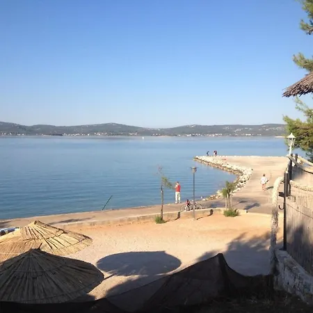 아파트 In With Terrace, Air Conditioning, Wi-fi *